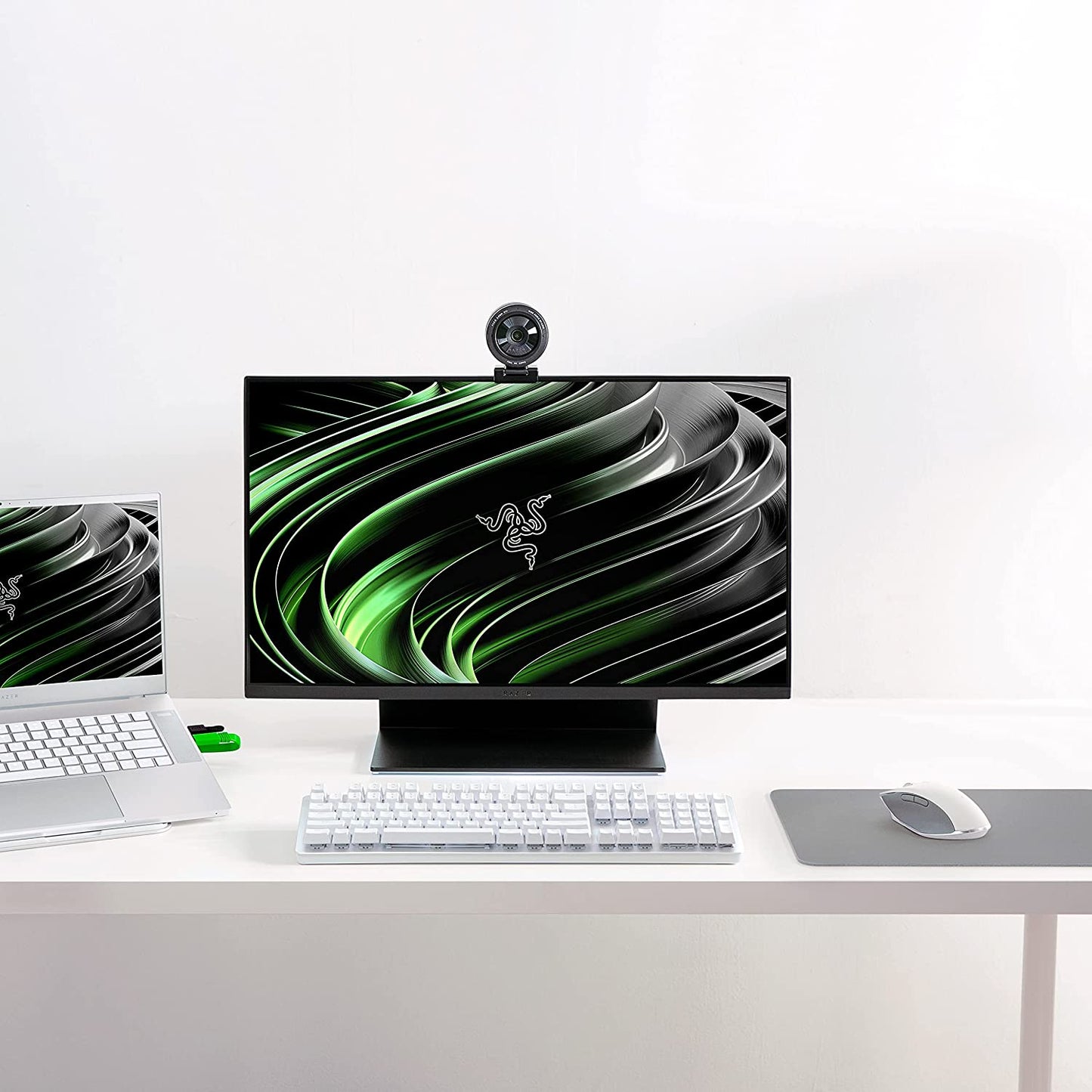 Razer Kiyo Pro Webcam for Streaming, Gaming, Video Calls: Full HD 1080P 60FPS - Adaptive Light Sensor - HDR Enabled - Wide Angle Lens with Adjustable FOV - Works with OBS, Xsplit, Twitch, Zoom, Teams